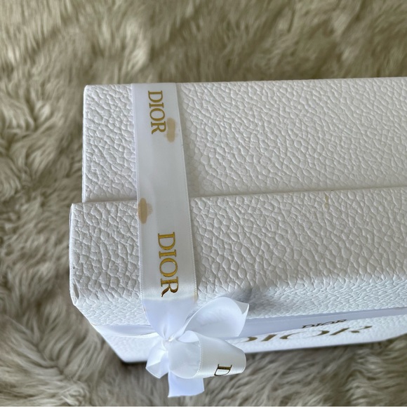 Dior White Velvet Makeup Bag and Box - Picture 3 of 4